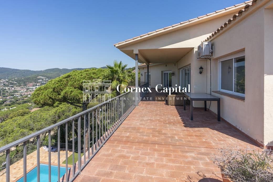 6 bedroom Villa for sale in Cabrils with pool garage - € 1,325,000 (Ref: 9937865)