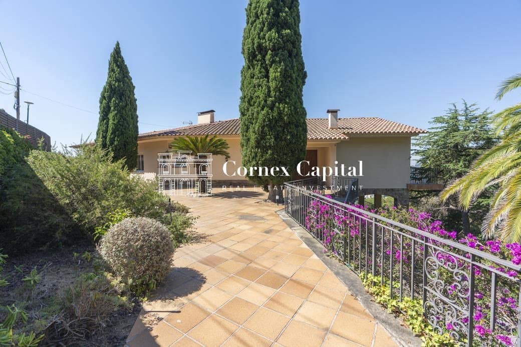 6 bedroom Villa for sale in Cabrils with pool garage - € 1,325,000 (Ref: 9937865)