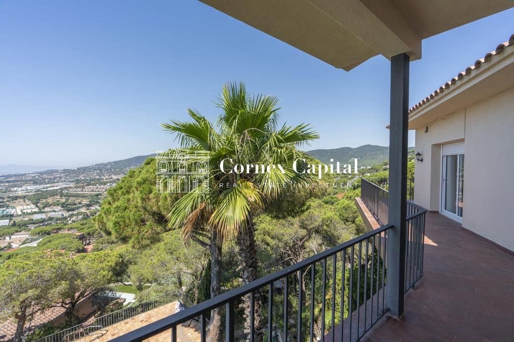 6 bedroom Villa for sale in Cabrils with pool garage - € 1,325,000 (Ref: 9937865)