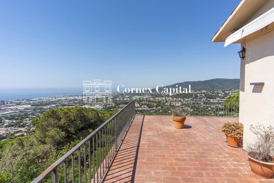 6 bedroom Villa for sale in Cabrils with pool garage - € 1,325,000 (Ref: 9937865)