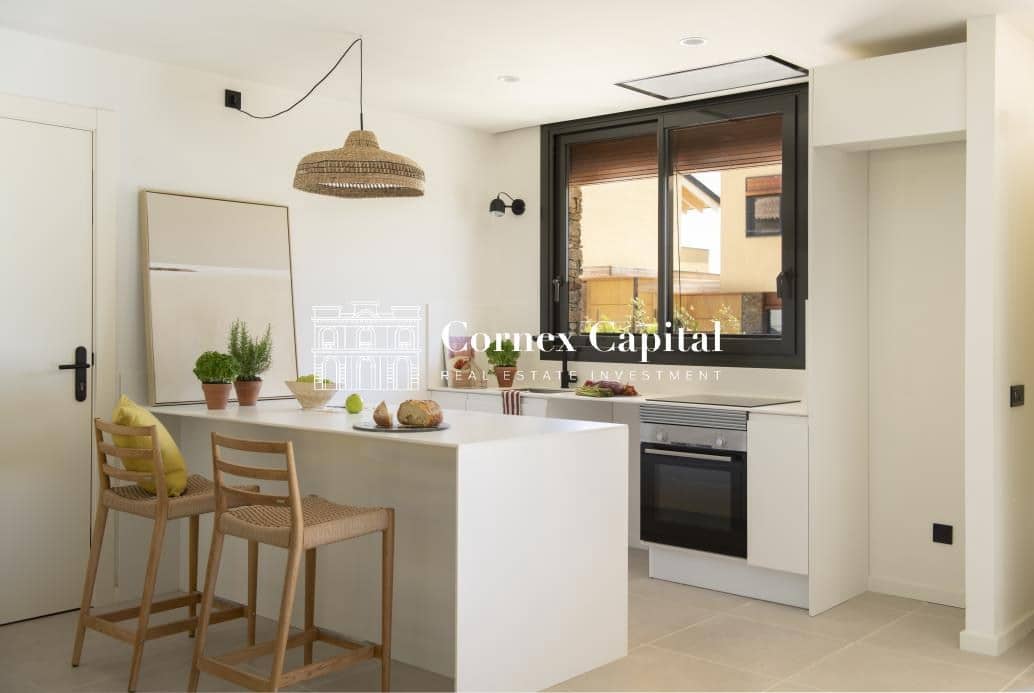 Villa/Maison Mitoyenne de 4 chambres à louer à Regencos avec piscine garage - 3 600 € (Ref: 9966687)