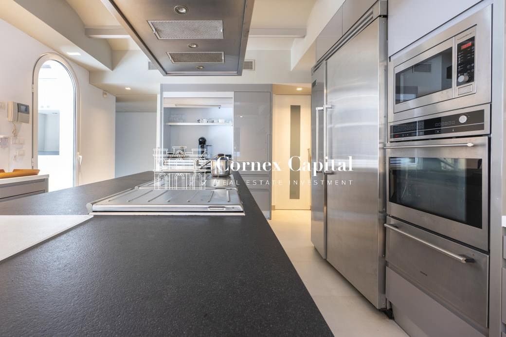 5 soverom Villa til salgs i Barcelona by med svømmebasseng garasje - € 3 900 000 (Ref: 9993958)