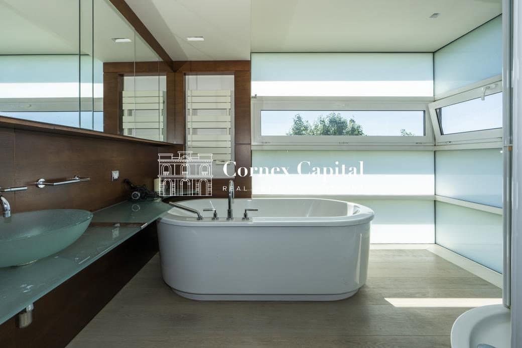 5 soverom Villa til salgs i Barcelona by med svømmebasseng garasje - € 3 900 000 (Ref: 9993958)