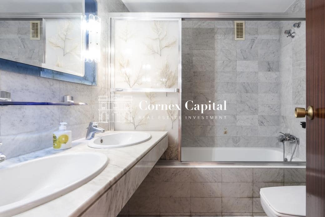 4 bedroom Apartment for sale in Barcelona city with garage - € 985,000 (Ref: 9993963)