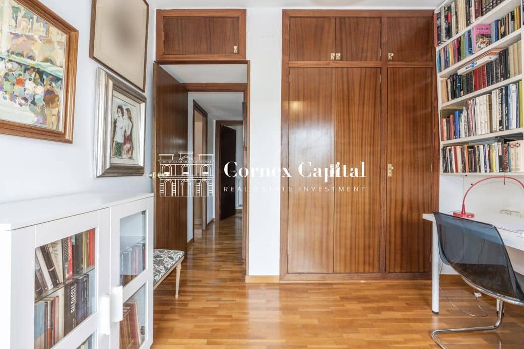 4 bedroom Apartment for sale in Barcelona city with garage - € 985,000 (Ref: 9993963)