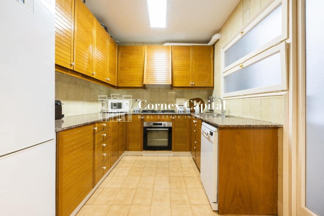 4 bedroom Apartment for sale in Barcelona city with garage - € 985,000 (Ref: 9993963)