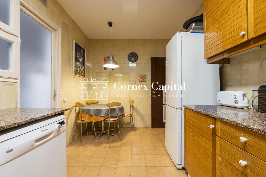 4 bedroom Apartment for sale in Barcelona city with garage - € 985,000 (Ref: 9993963)