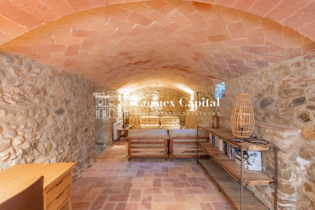 3 slaapkamer Huis te koop in La Bisbal d'Emporda met zwembad - € 635.000 (Ref: 9996830)