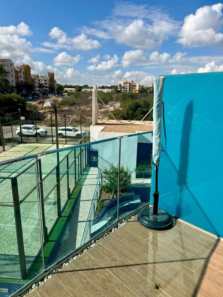 2 bedroom Beach Apartment for sale in Torrevieja - € 298,000 (Ref: 9256637)