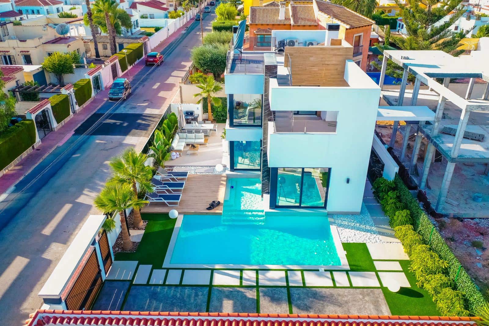 3 bedroom Villa for sale in Torrevieja with pool - € 750,000 (Ref: 9359535)