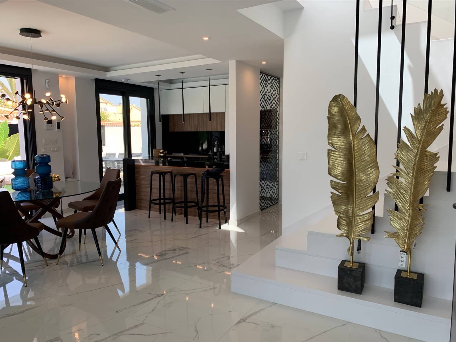 3 bedroom Villa for sale in Torrevieja with pool - € 750,000 (Ref: 9359535)