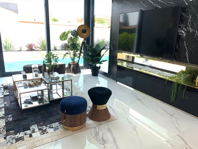 3 slaapkamer Villa te koop in El Chaparral - La Siesta - La Torreta, Torrevieja met zwembad - € 750.000 (Ref: 9359535)