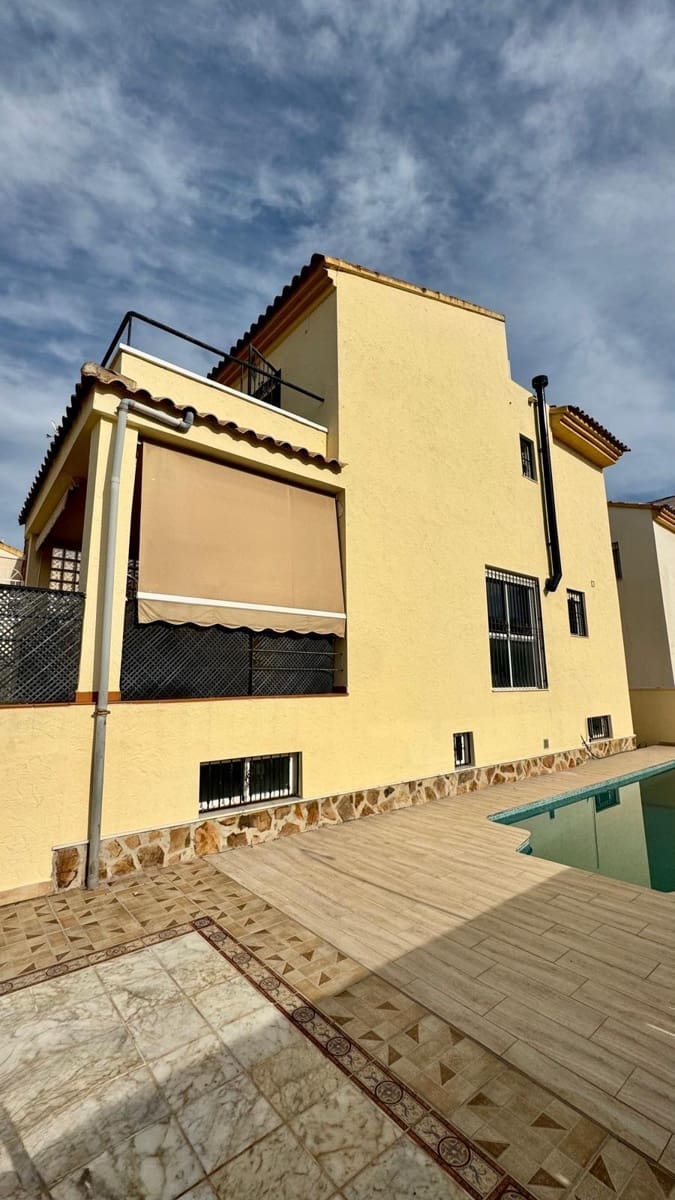 5 chambre Villa/Maison à vendre à Guardamar del Segura - 375 000 € (Ref: 9795015)