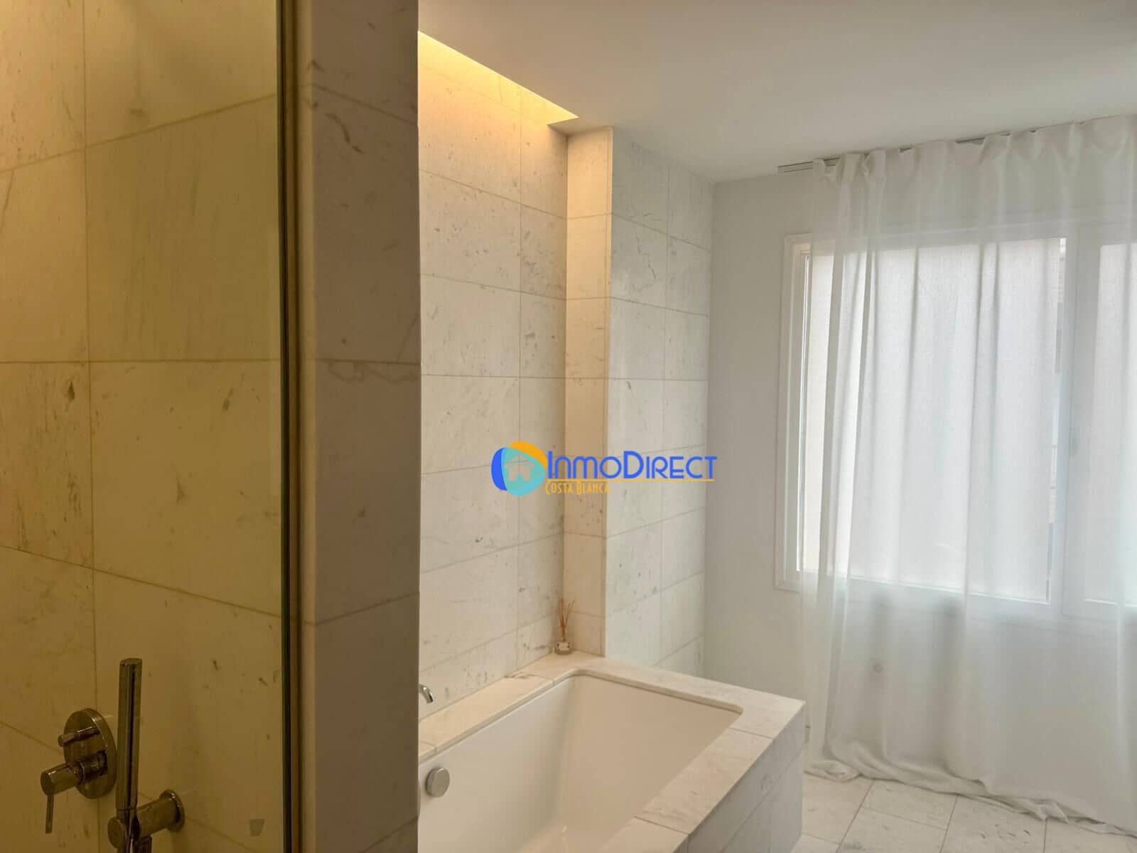 Kommersiell till salu i Torrevieja - 3 300 000 € (Ref: 9795016)