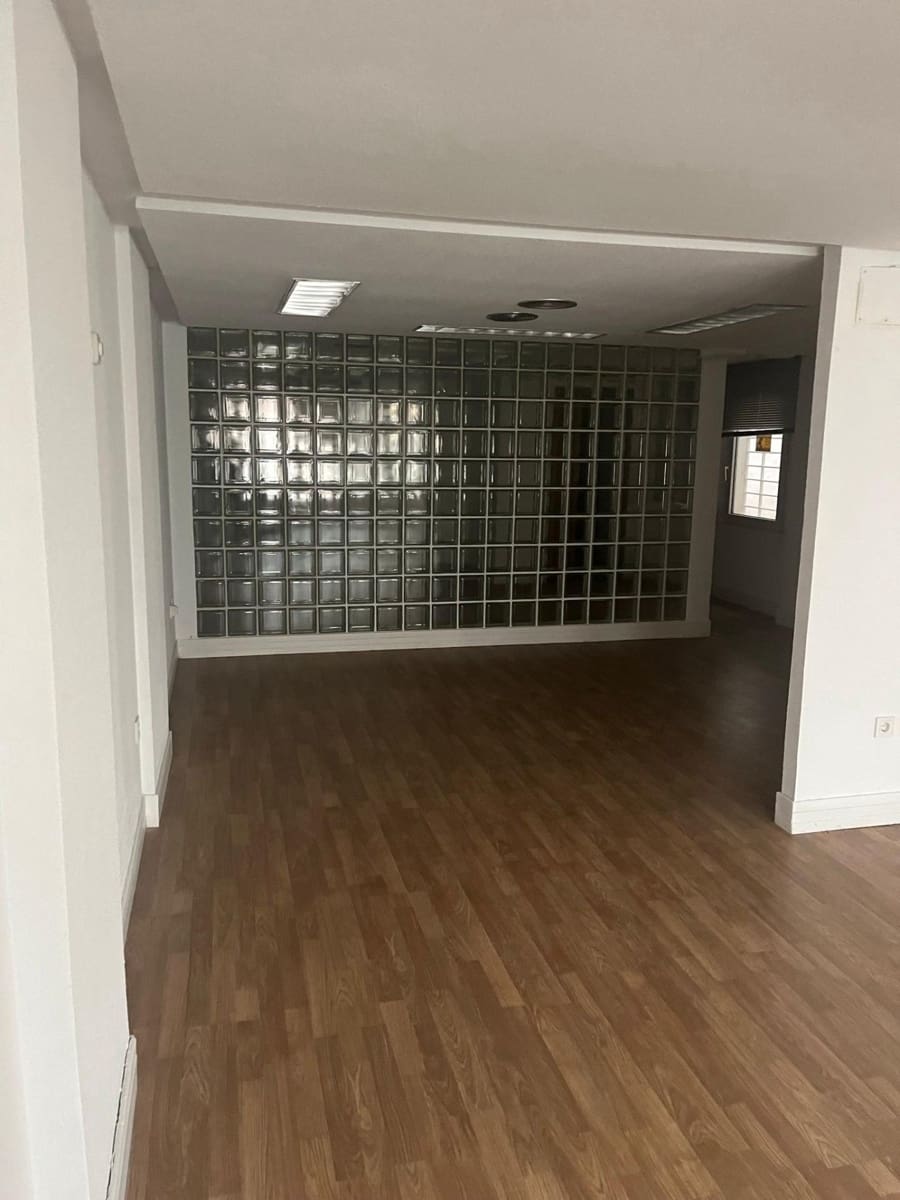 Commercial for sale in Torrevieja - € 265,000 (Ref: 9795019)