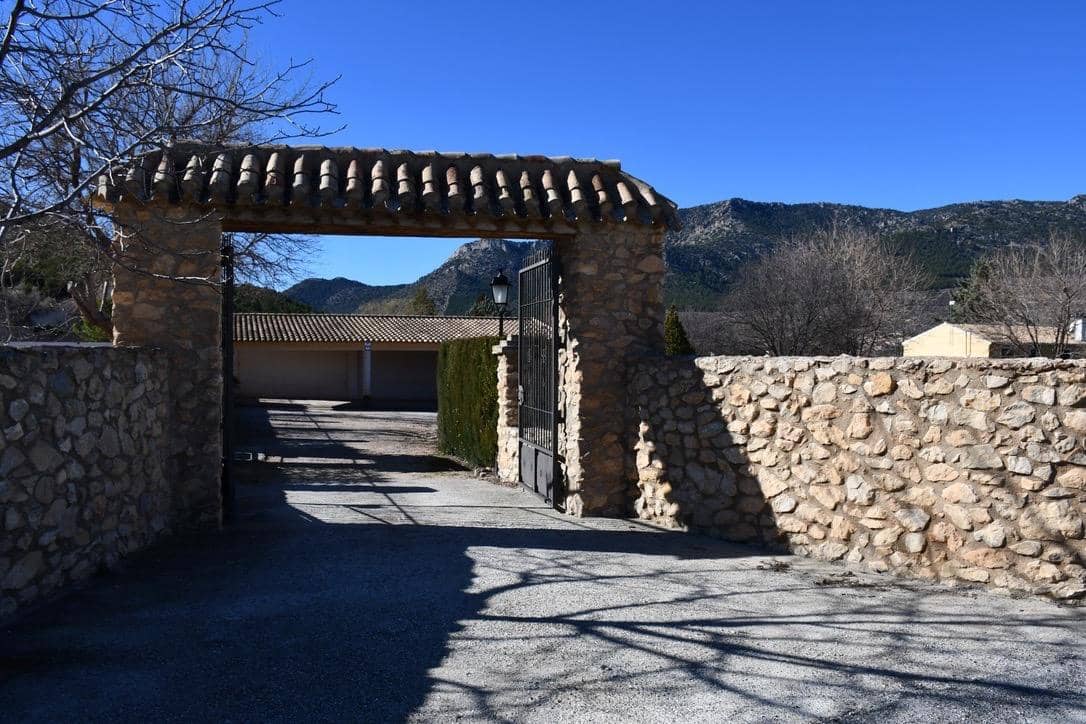 3 bedroom Finca/Country House for sale in Puebla de Don Fadrique - € 380,000 (Ref: 9846629)