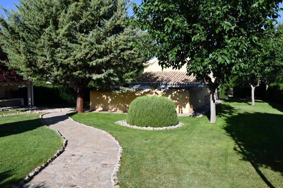 3 bedroom Finca/Country House for sale in Puebla de Don Fadrique - € 380,000 (Ref: 9846629)
