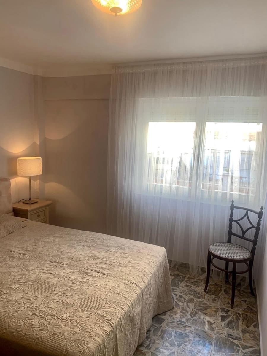 3 soveværelse Lejlighed til salg i Alicante by - € 94.000 (Ref: 9916050)