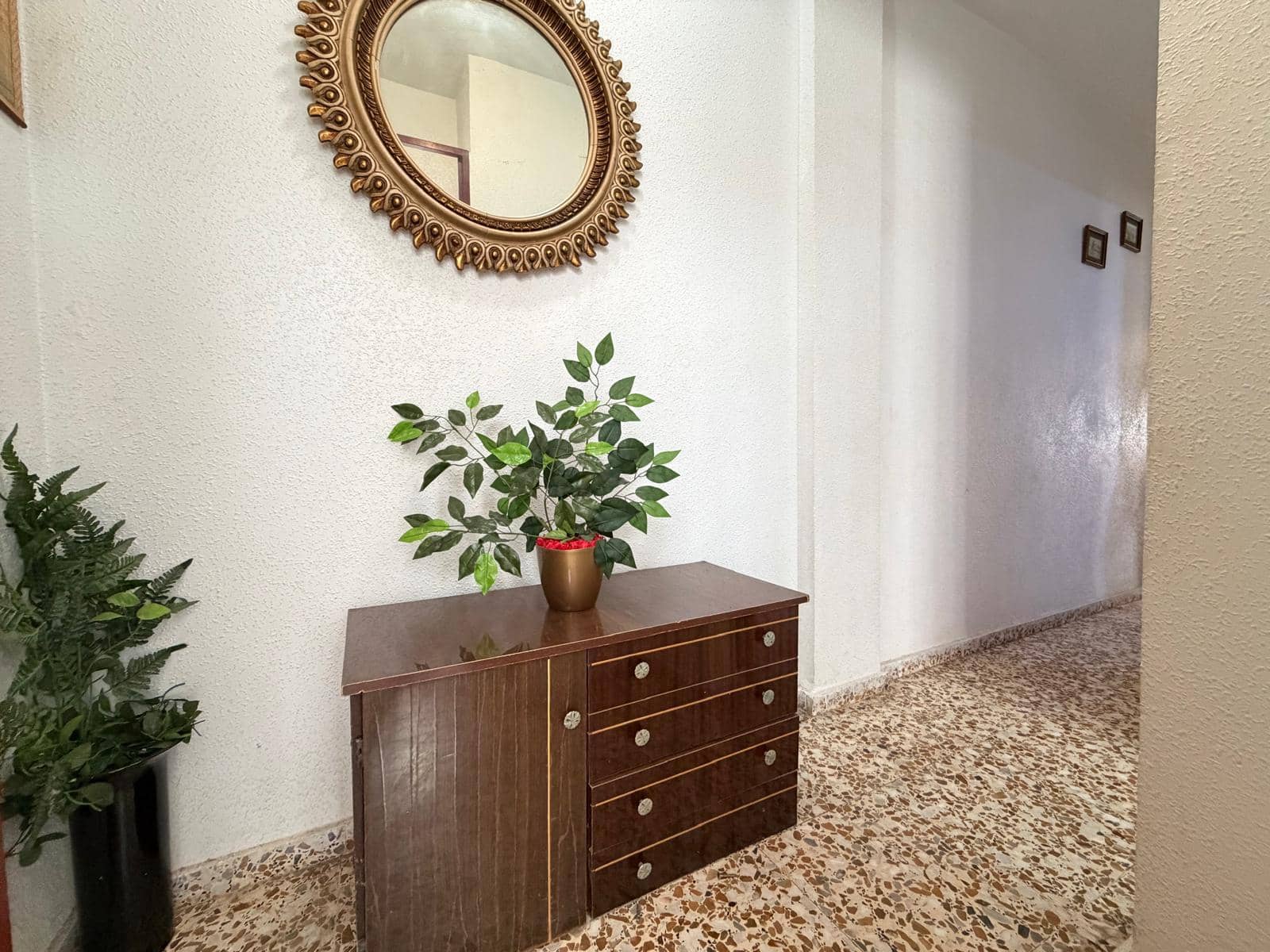 2 slaapkamer Strandappartement te koop in Lo Pagan met garage - € 110.000 (Ref: 10001025)
