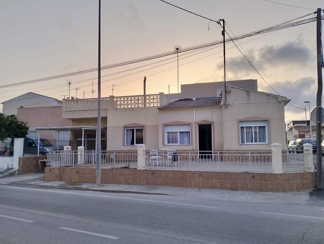 4 bedroom Villa for sale in San Pedro del Pinatar with garage - € 217,995 (Ref: 10026202)
