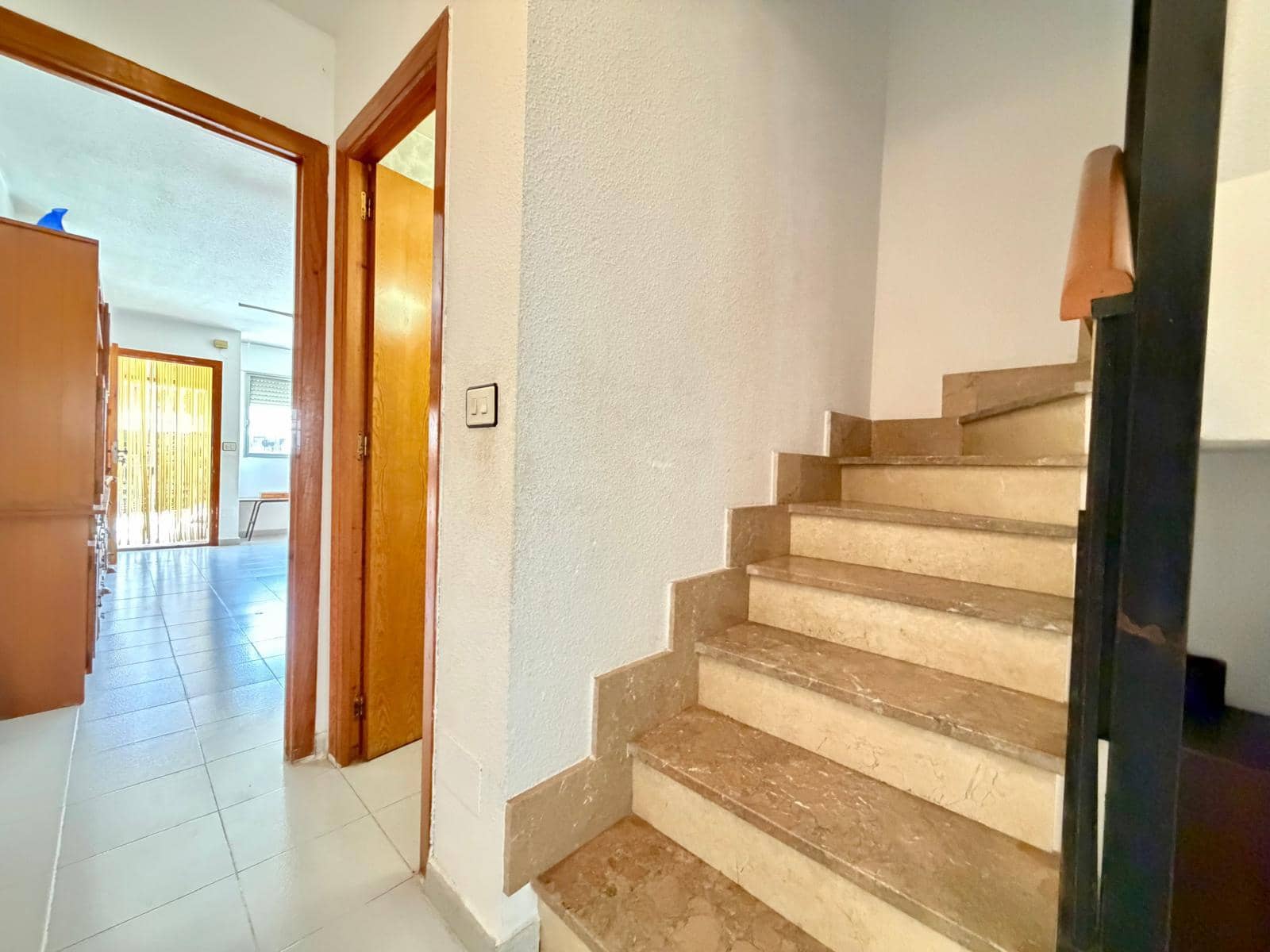 4 soveværelse Semi-Rækkehus til salg i Lo Pagan med garage - € 165.000 (Ref: 10095624)