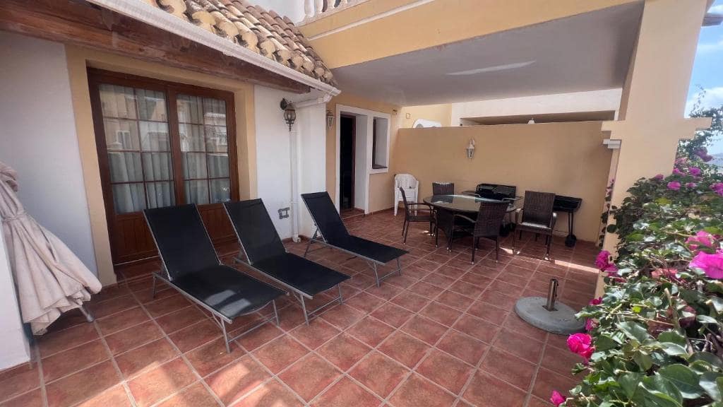 4 soverom Rekkehus til salgs i La Manga Club med svømmebasseng garasje - € 359 995 (Ref: 8541571)