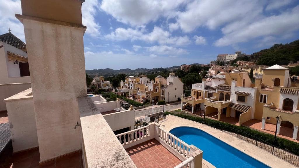 4 soverom Rekkehus til salgs i La Manga Club med svømmebasseng garasje - € 359 995 (Ref: 8541571)