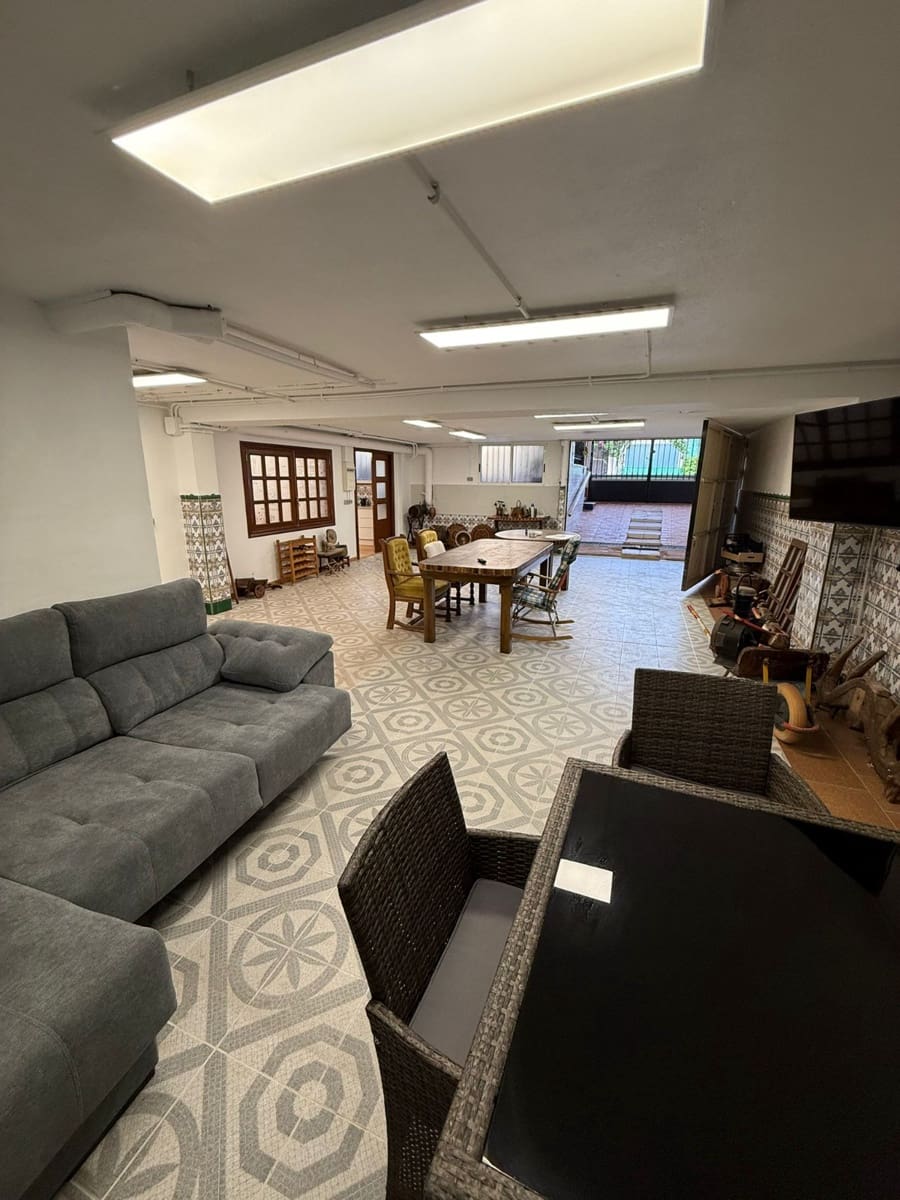 5 bedroom Villa for sale in San Pedro del Pinatar with garage - € 295,000 (Ref: 9238795)