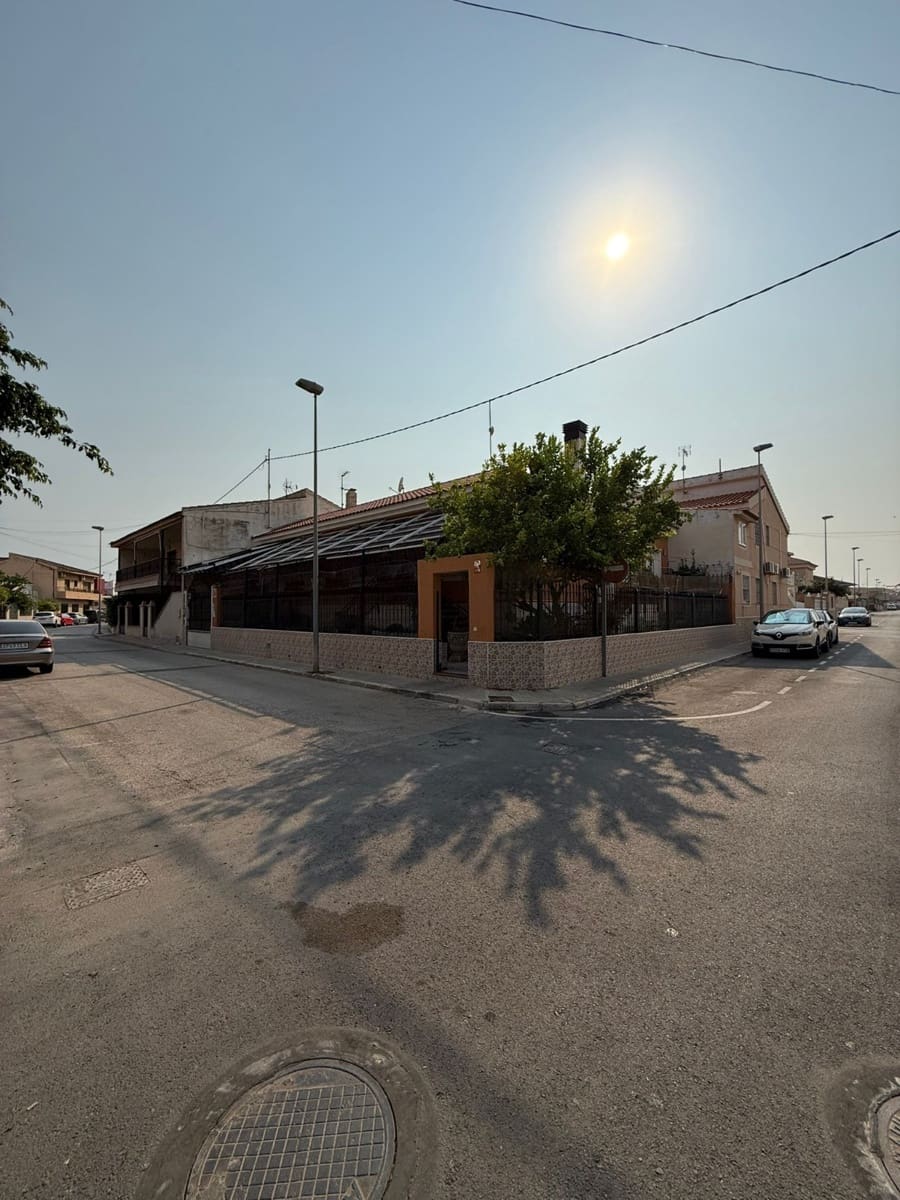 5 bedroom Villa for sale in San Pedro del Pinatar with garage - € 295,000 (Ref: 9238795)