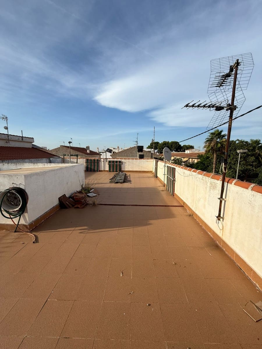 5 bedroom Villa for sale in San Pedro del Pinatar with garage - € 295,000 (Ref: 9238795)