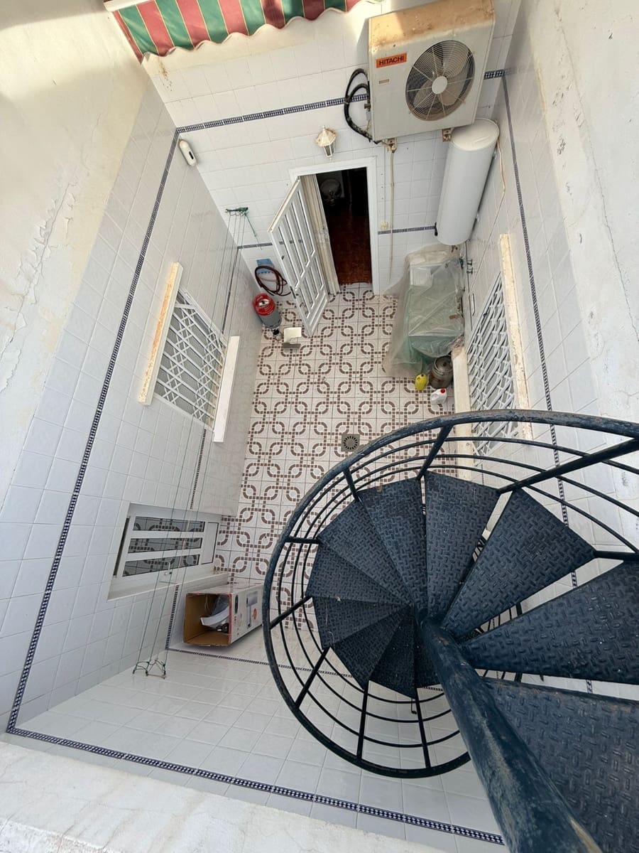 5 bedroom Villa for sale in San Pedro del Pinatar with garage - € 295,000 (Ref: 9238795)