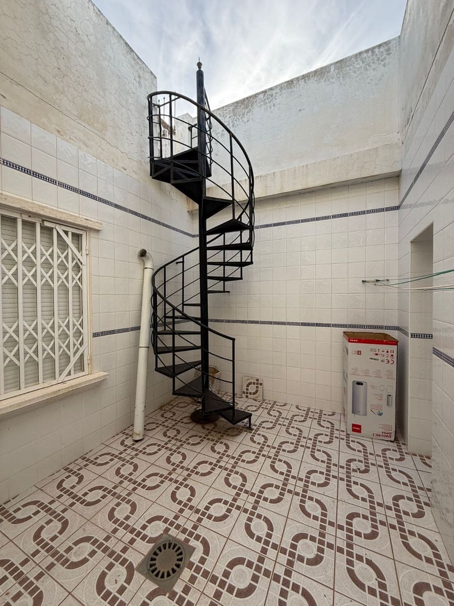 5 bedroom Villa for sale in San Pedro del Pinatar with garage - € 295,000 (Ref: 9238795)