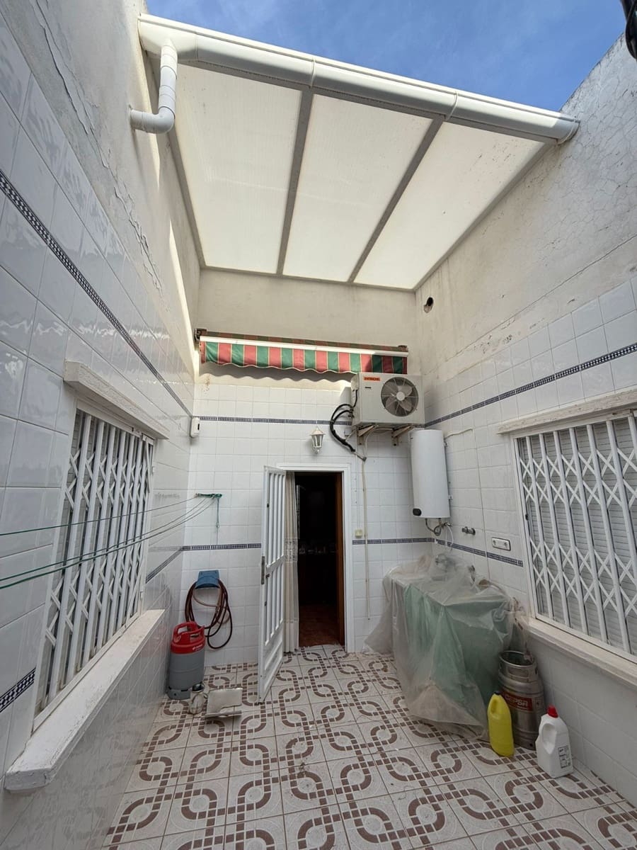 5 bedroom Villa for sale in San Pedro del Pinatar with garage - € 295,000 (Ref: 9238795)