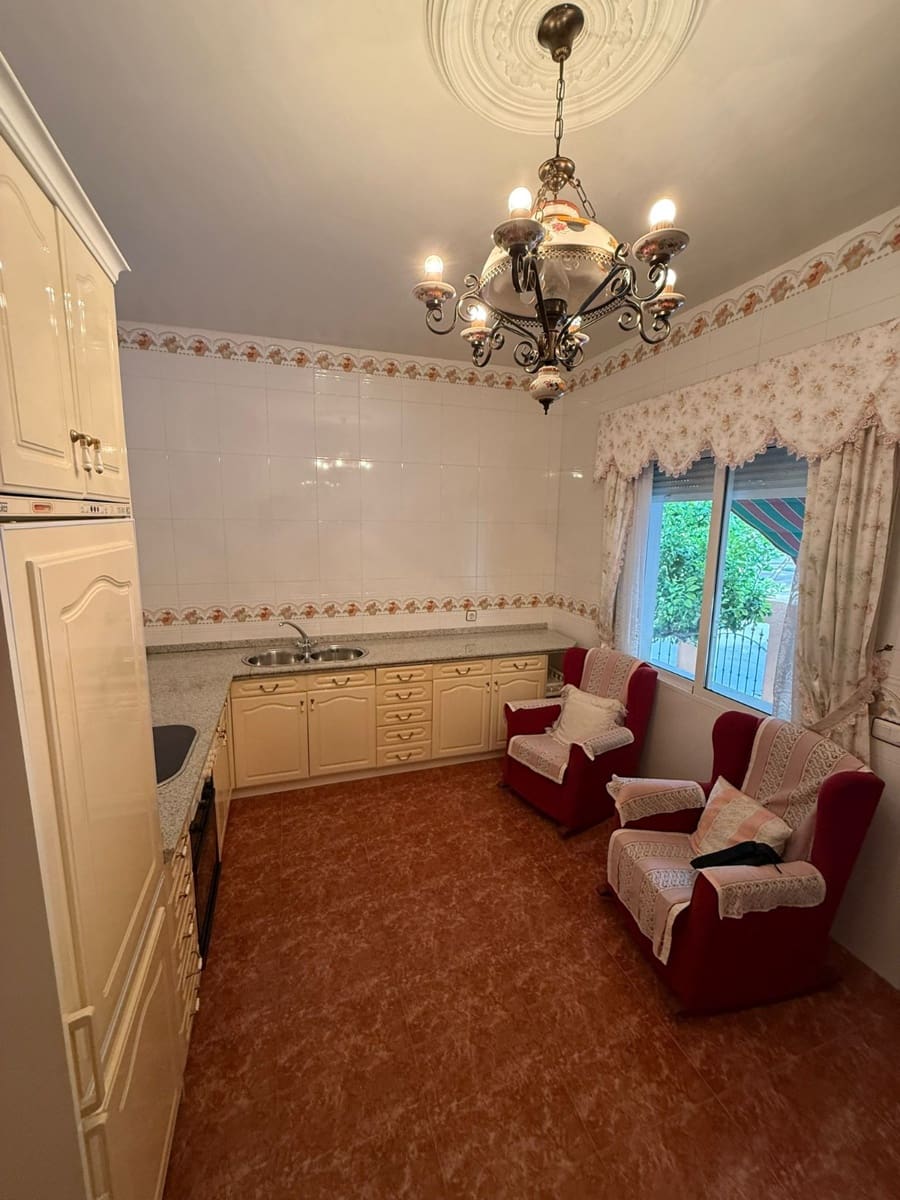 5 bedroom Villa for sale in San Pedro del Pinatar with garage - € 295,000 (Ref: 9238795)