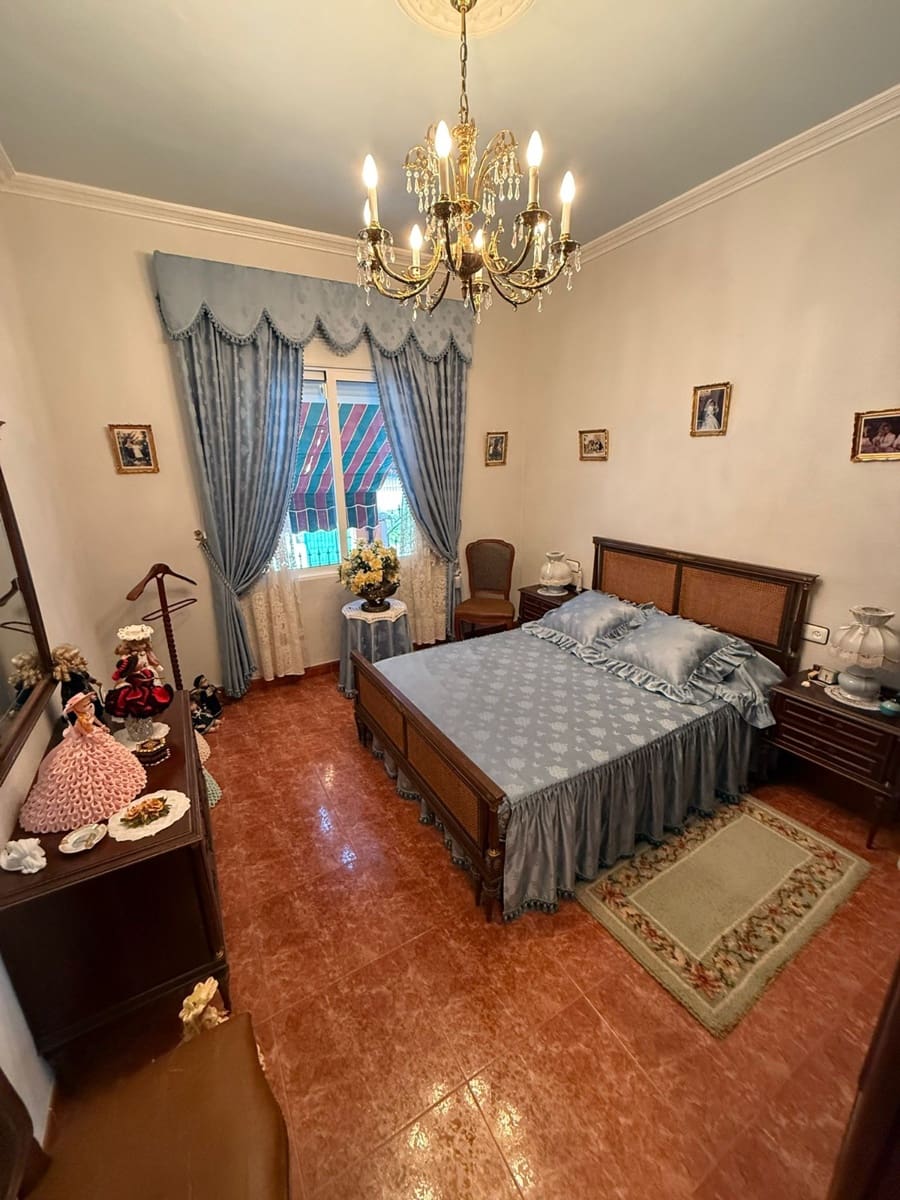 5 bedroom Villa for sale in San Pedro del Pinatar with garage - € 295,000 (Ref: 9238795)