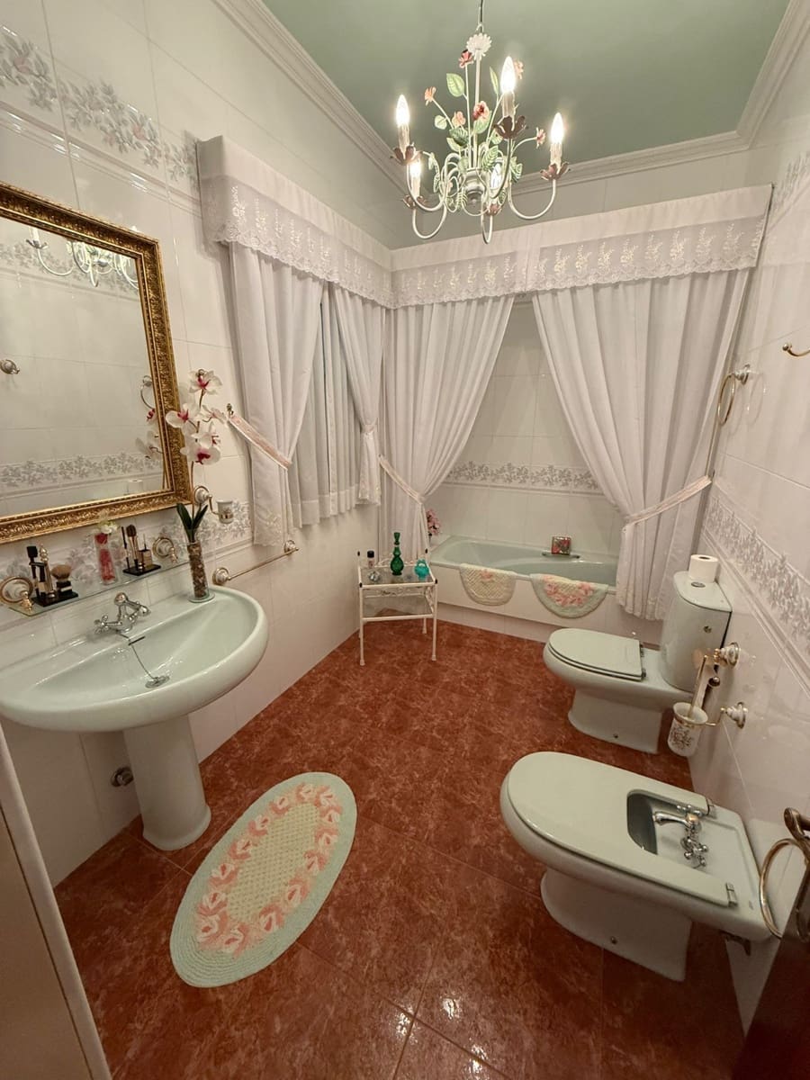 5 bedroom Villa for sale in San Pedro del Pinatar with garage - € 295,000 (Ref: 9238795)