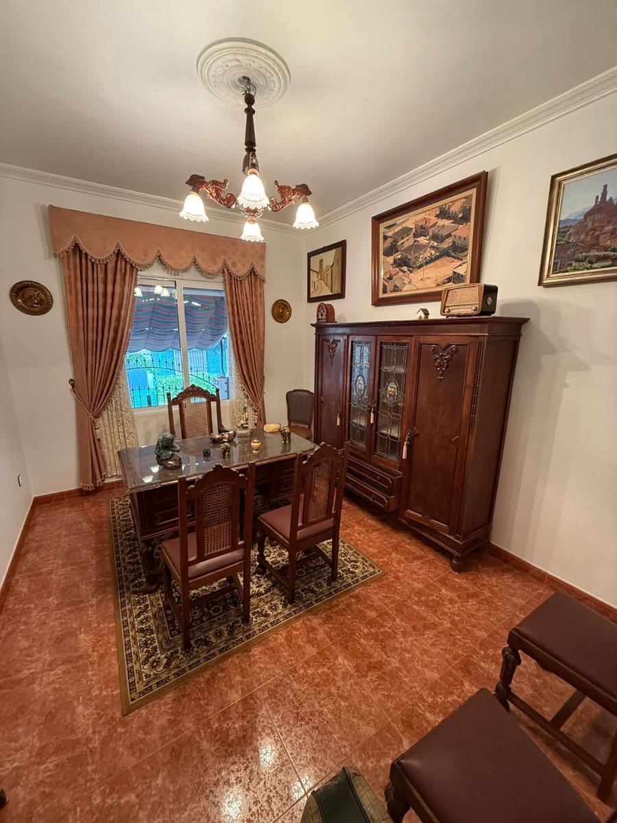 5 bedroom Villa for sale in San Pedro del Pinatar with garage - € 295,000 (Ref: 9238795)