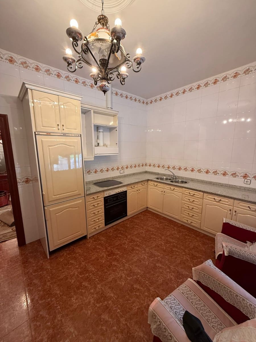 5 bedroom Villa for sale in San Pedro del Pinatar with garage - € 295,000 (Ref: 9238795)