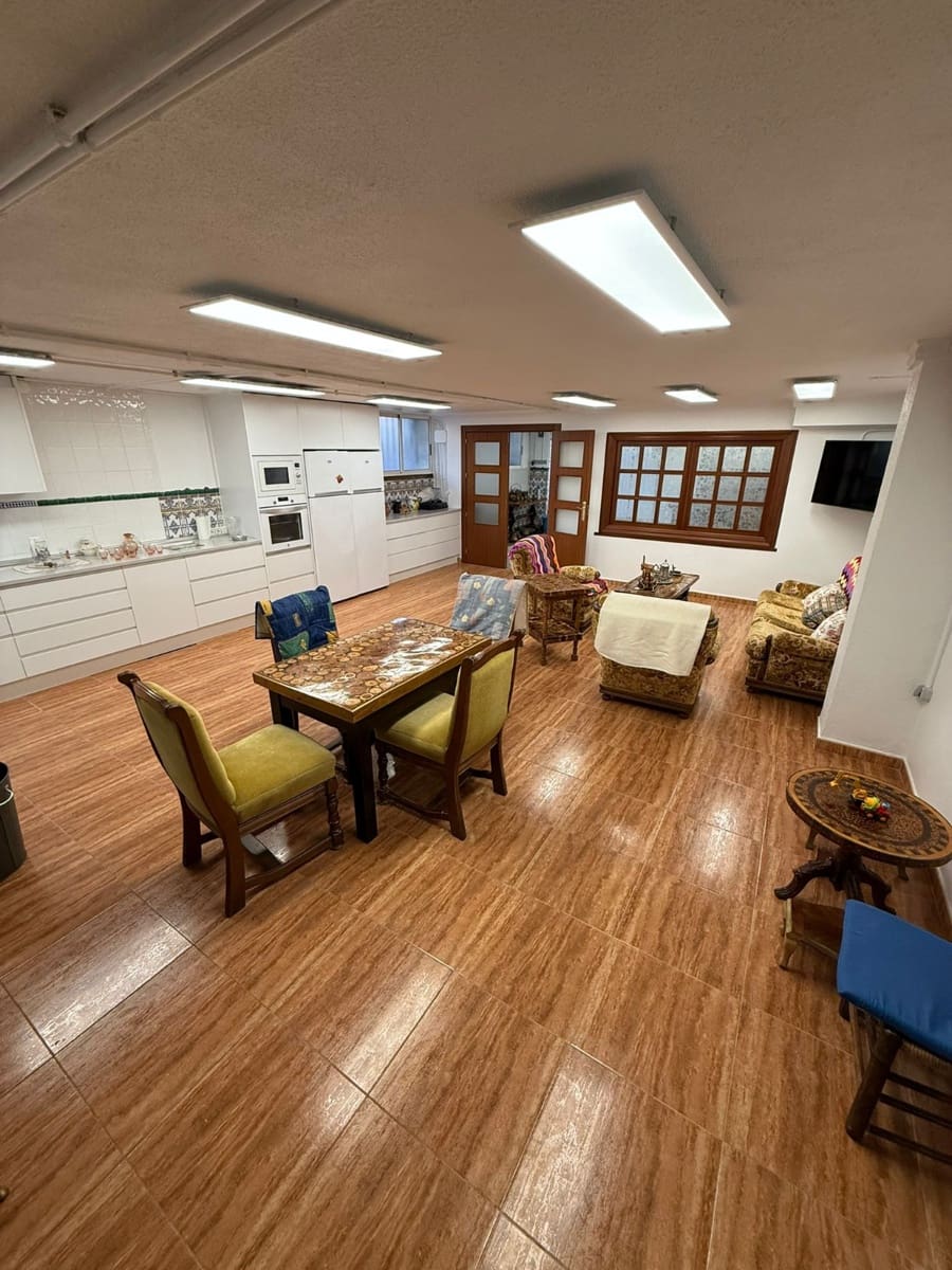 5 bedroom Villa for sale in San Pedro del Pinatar with garage - € 295,000 (Ref: 9238795)