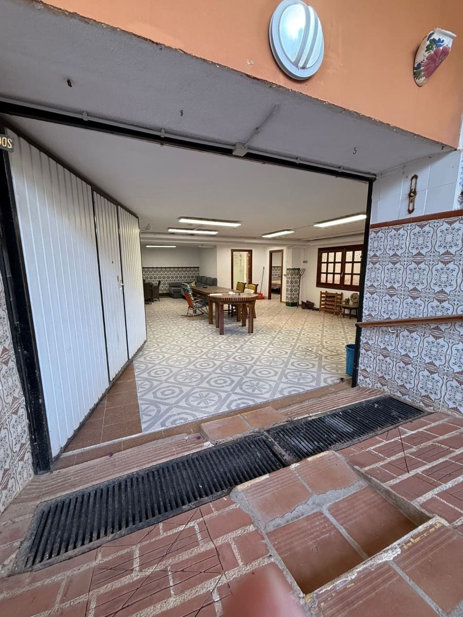 5 bedroom Villa for sale in San Pedro del Pinatar with garage - € 295,000 (Ref: 9238795)