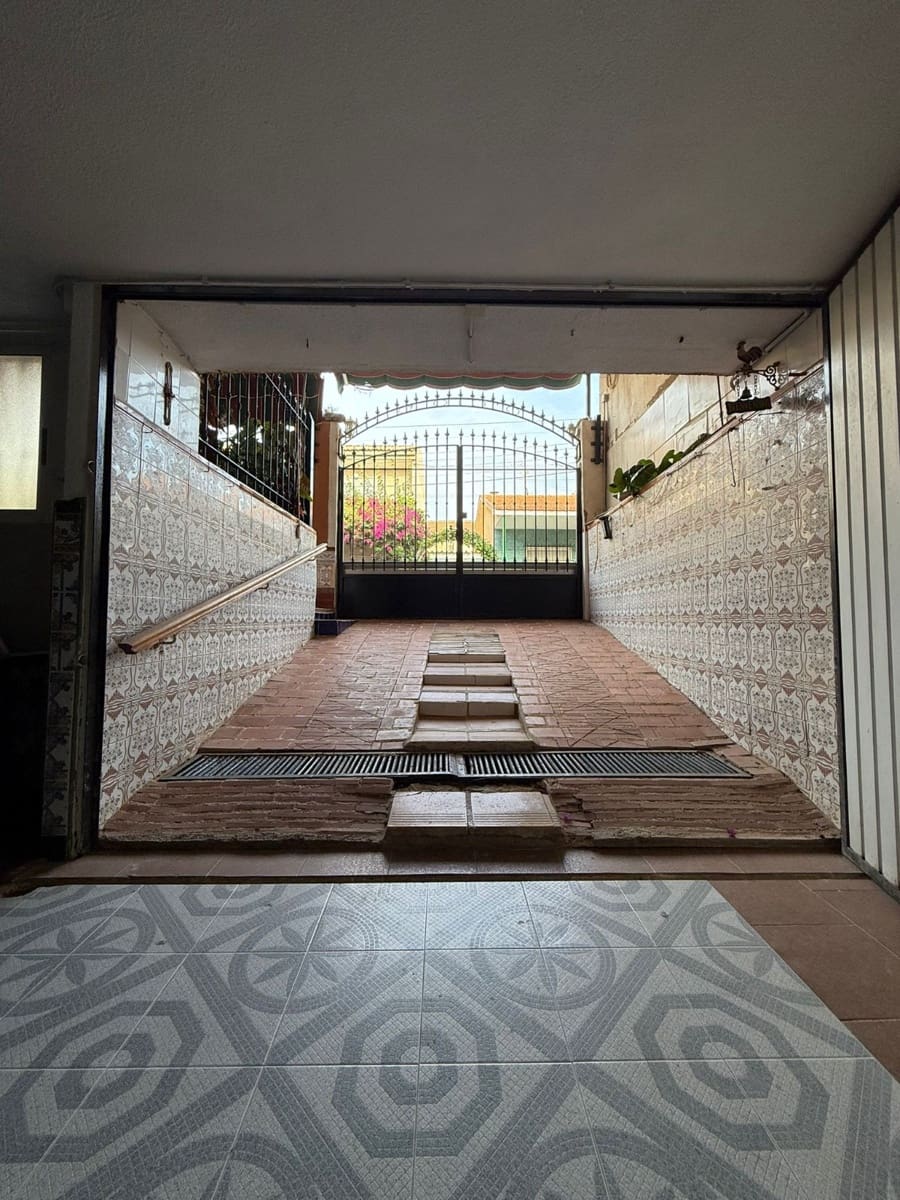 5 bedroom Villa for sale in San Pedro del Pinatar with garage - € 295,000 (Ref: 9238795)