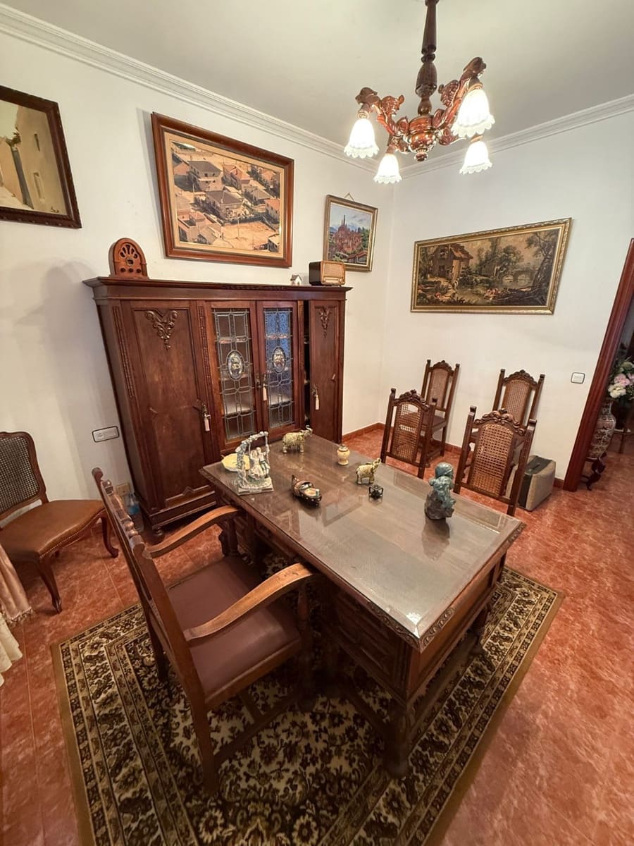 5 bedroom Villa for sale in San Pedro del Pinatar with garage - € 295,000 (Ref: 9238795)