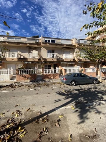 4 bedroom Townhouse for sale in Pilar de la Horadada with garage - € 214,995 (Ref: 9473289)