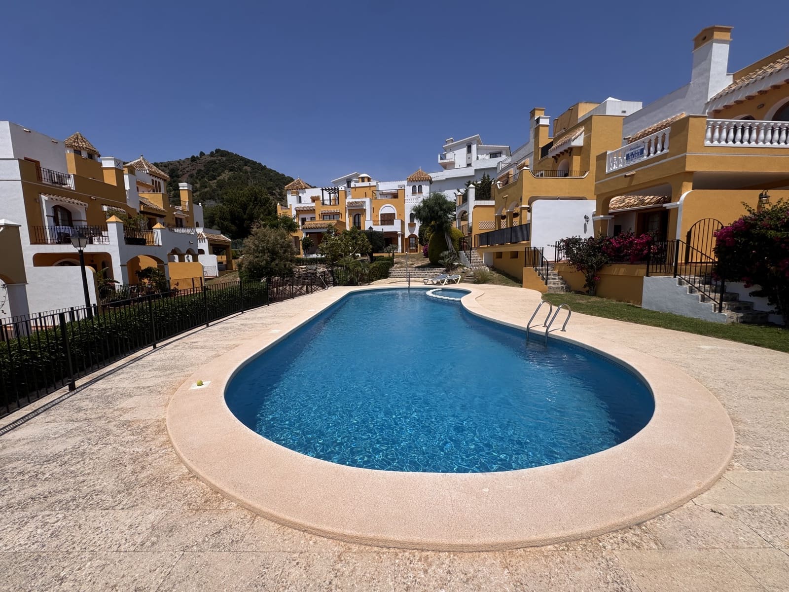 4 chambre Maison de Ville à vendre à Atamaria avec piscine garage - 369 995 € (Ref: 9874325)
