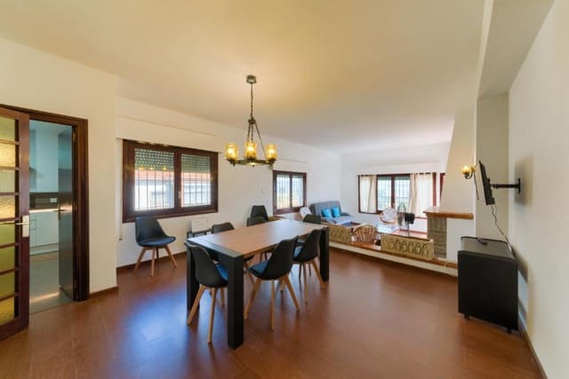 7 bedroom Apartment for holiday rental in Málaga city with pool - € 1,050 (Ref: 7582321)