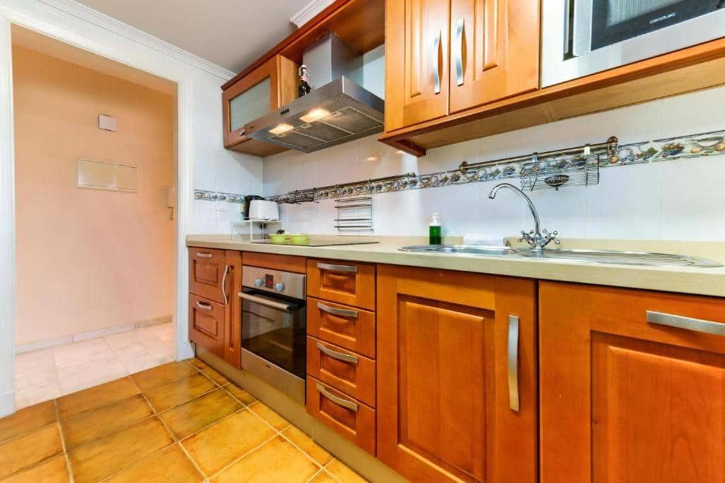 3 camera da letto Appartamento sulla Spiaggia da affitare come casa vacanza in Malaga citta con piscina garage - 840 € (Rif: 7611184)