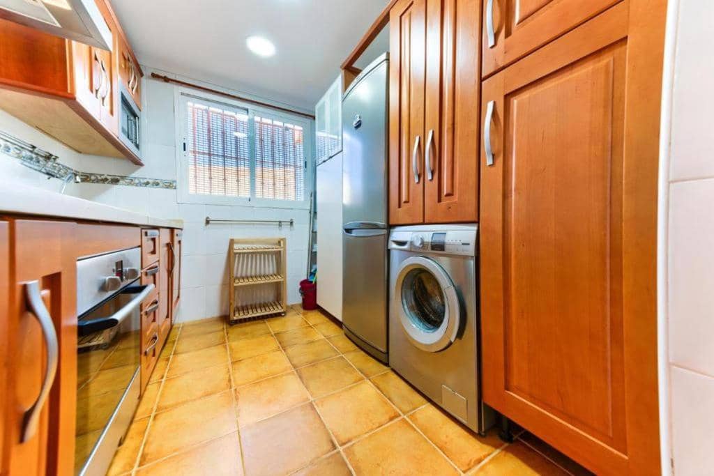 3 camera da letto Appartamento sulla Spiaggia da affitare come casa vacanza in Malaga citta con piscina garage - 840 € (Rif: 7611184)
