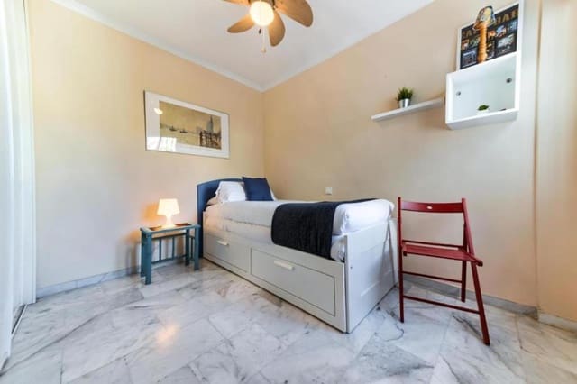 3 bedroom Beach Apartment for holiday rental in Málaga city with pool garage - € 840 (Ref: 7611184)