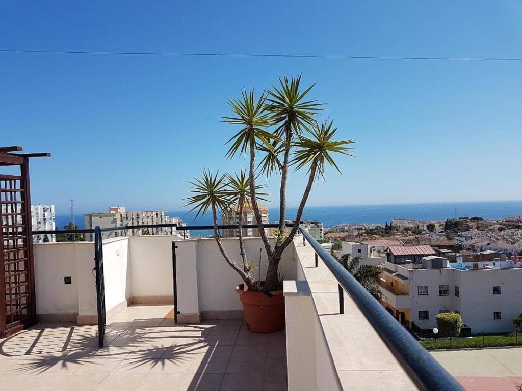3 camera da letto Appartamento sulla Spiaggia da affitare come casa vacanza in Malaga citta con piscina garage - 840 € (Rif: 7611184)