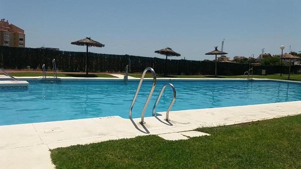 3 camera da letto Appartamento sulla Spiaggia da affitare come casa vacanza in Malaga citta con piscina garage - 840 € (Rif: 7611184)